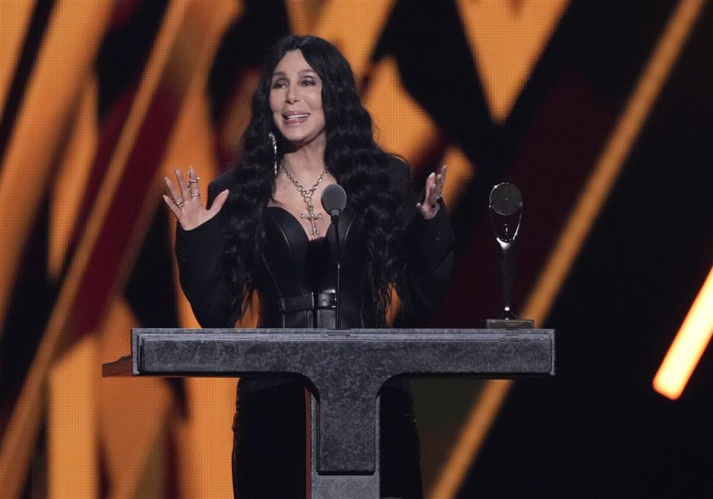 Discurso de Cher en la celebración a su ingreso al salón de la fama. Cher. Salón de la fama.